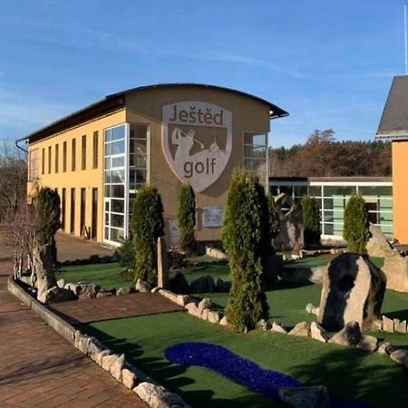 Jested Golf Restaurace A Penzion Svetla pod Jestedem Zewnętrze zdjęcie