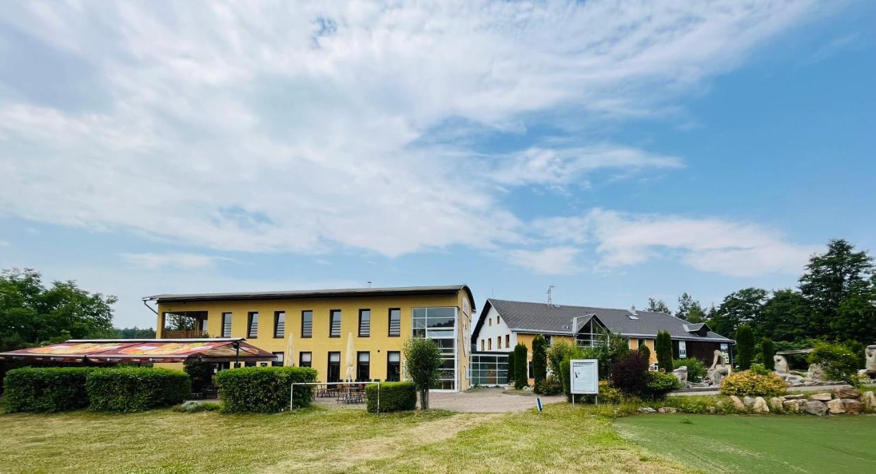 Jested Golf Restaurace A Penzion Svetla pod Jestedem Zewnętrze zdjęcie