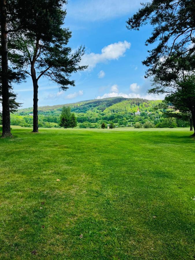 Jested Golf Restaurace A Penzion Svetla pod Jestedem Zewnętrze zdjęcie
