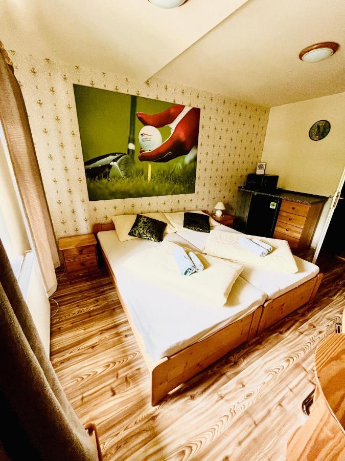 Jested Golf Restaurace A Penzion Svetla pod Jestedem Zewnętrze zdjęcie