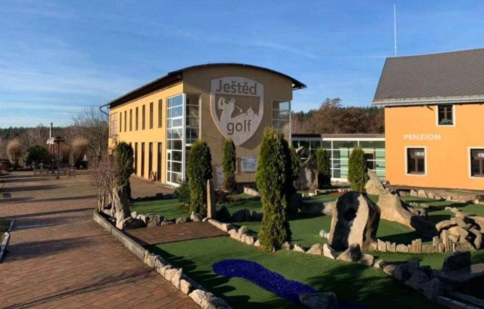 Jested Golf Restaurace A Penzion Svetla pod Jestedem Zewnętrze zdjęcie